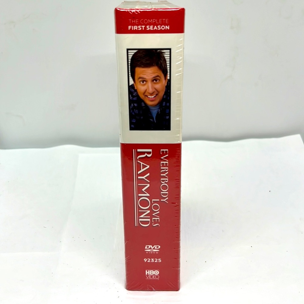 Everyone Loves Raymond, Complete First Season DVD Set - Picture 4 of 4